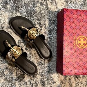 Tory Burch Sandal Benton Band Flat Sandal Diamant Lux Mer Embossed size 10